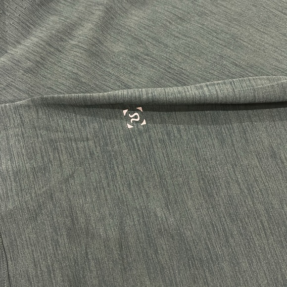 Men’s Lulu tshirt - Picture 2 of 2